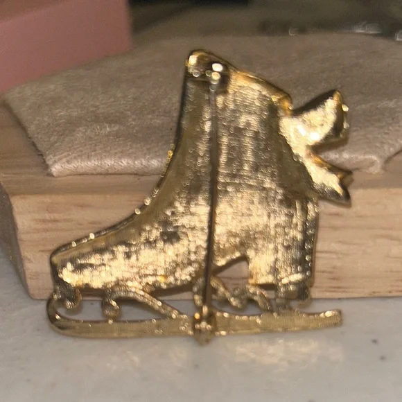 Vintage Gold Tone Rhinestone Ice Skate Brooch Winter Holiday Pin - Picture 4 of 5